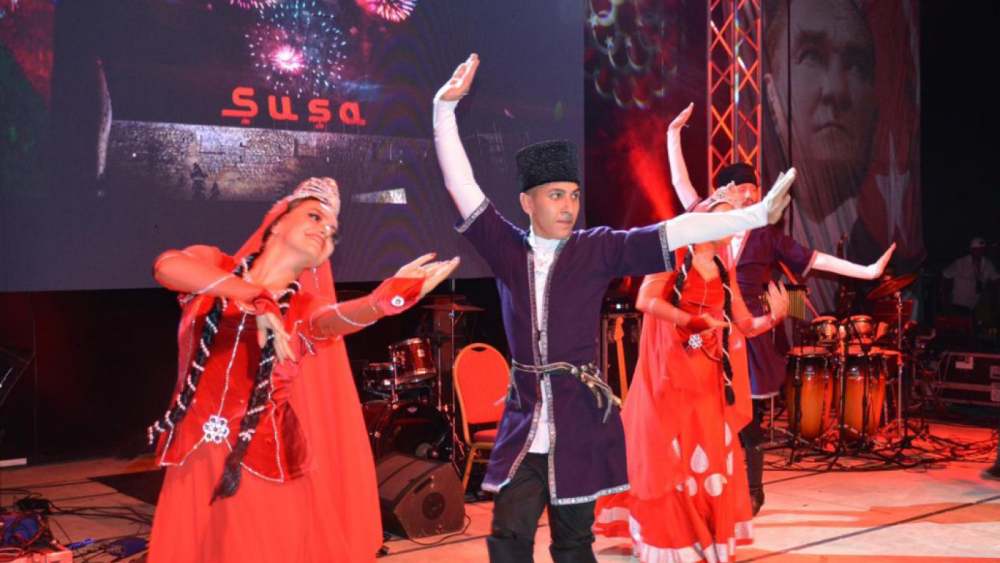 Marmaris’te Azerbaycan rüzgârı esti